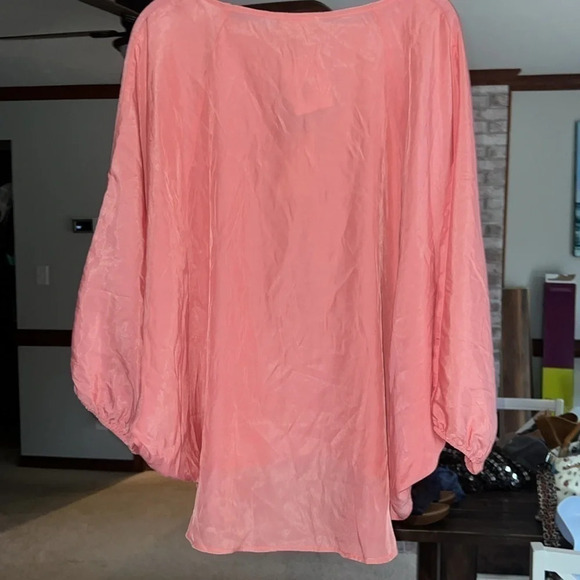 NWT Coral Size Large Bat Wing Silky Rayon / Polyester Women”s Blouse - Picture 4 of 9